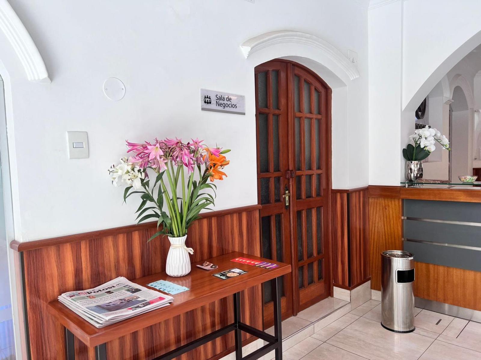 Virreyes Hotel Потоси Экстерьер фото